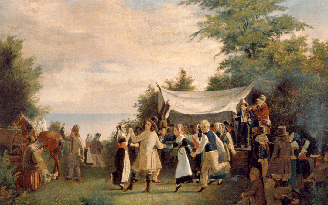 De stramme regler for musikudøvelse i enevældens Danmark var med til at ensrette musikken. I Sverige overlevede en mere mangfoldig tradition, som gav landet et bedre udgangspunkt som musikeksportør i poppens tidsalder. På billedet er karle og piger forsamlede til dans og lystighed et ukendt sted på Sjælland. Billedet er sandsynligvis malet som konkurrencearbejde i 1847. Ukendt kunstner. Nationalmuseet.