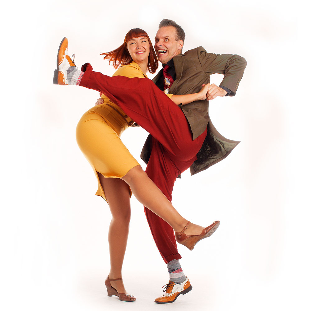 nyheder_Per_rock_1000px Per Rock har med mere end 40 års erfaring som professionel danser, dj og foredragsholder en unik viden indenfor swingdanse gennem tiden. Han danser de fleste swingdanse fra Charleston, Lindy Hop, Shag, Jitterbug til Jive.