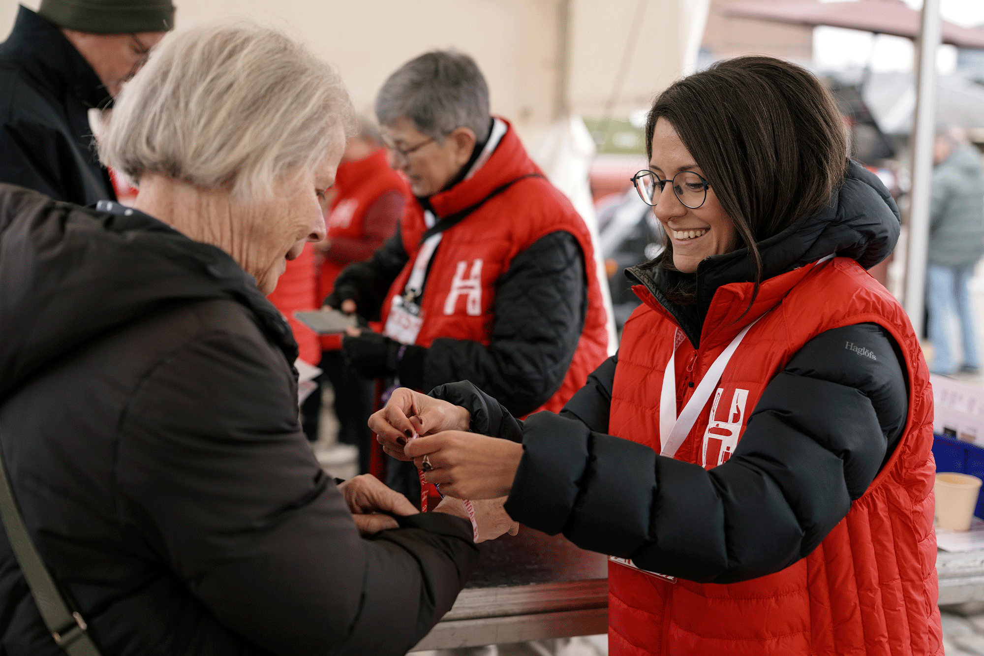 Historiske Dage kan ikke gennemføres uden fantastiske frivillige i garderoben, billetkontrollen og på og ved scenerne. Foto: Martin Dam Kristensen.