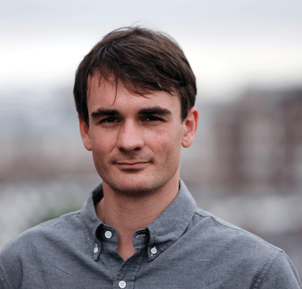 Den jødiske anklager Fritz Bauer satte alt ind på at retsforfølge naziforbrydere efter 2. verdenskrig – og på at tvinge Tyskland til at se sin egen fortid i øjnene. Da den kolde krig begyndte, var de allierede ellers villige til at lægge fortiden bag sig, og Holocausts arv var i fare for at blive glemt. Den amerikanske journalist og forfatter Jack Fairweather fortæller den dramatiske og tankevækkende historie.