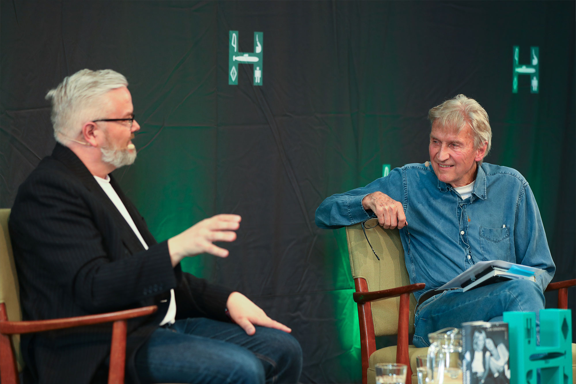nyheder_jan_gradvall_jørgen_de_mylius_2000px Den svenske forfatter og rockjournalist Jan Gradvall og DR-legenden Jørgen de Mylius berigede os med deres samtale om ABBA. Foto: Nikolaj Carlsen.