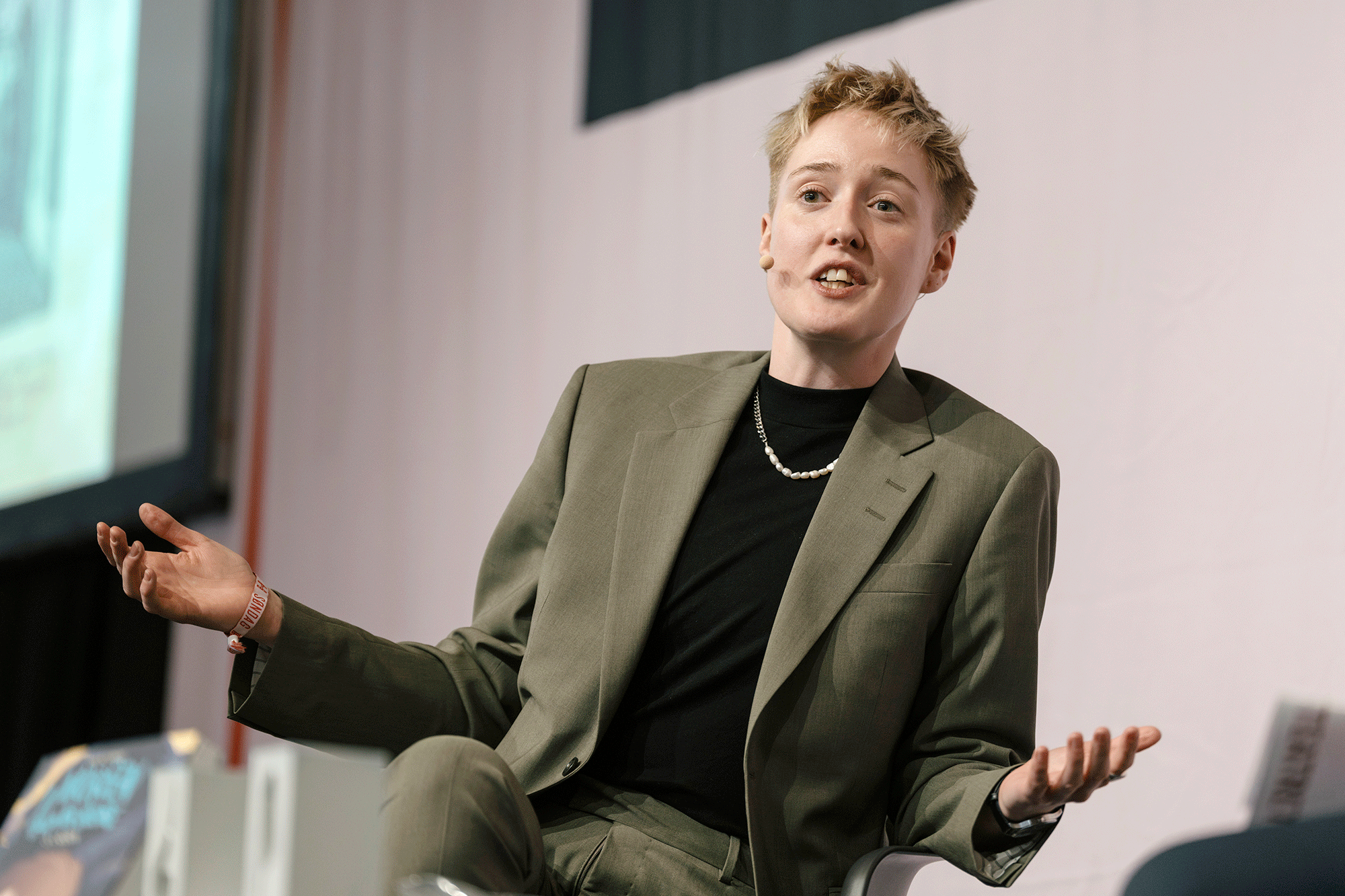 Karoline Stjernfelt, skaber af tegneserietrilogien 'I morgen bliver bedre' fortæller om sit værk, om det danske kongehus i 1700-tallet og danmarkshistoriens måske mest berømte trekantsdrama. Foto: Martin Dam Kristensen.